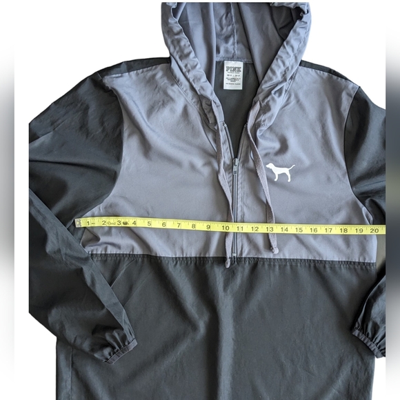 PINK Victoria's Secret | Women's Black and Grey Windbreaker Size (XS) - Picture 3 of 7